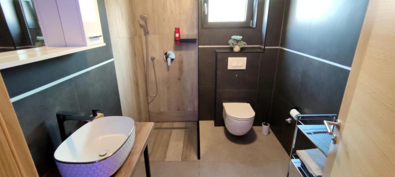 Spacious Modern Apartment ビオグラード・ナ・モル エクステリア 写真